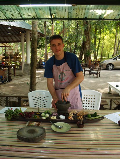 Kochen im freien - Timm macht Curry Paste