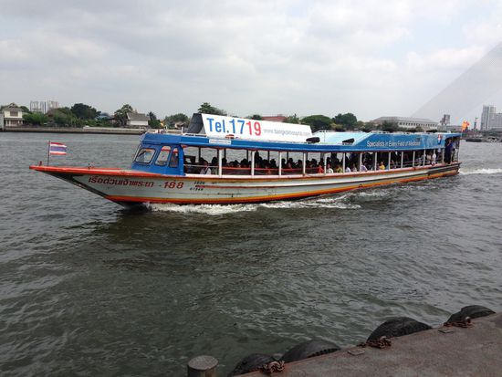 Bootsfahrt mit dem Chao Praya Express