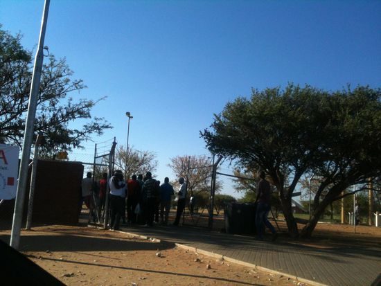 Taxifahrer auf der Jagdt nach dem nächsten Fahrgast