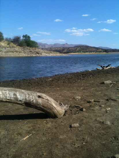 wie breit der zweite Zufluss eigentlich ist, läßt sich hier gut erkennen