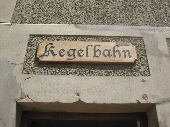 ...gab es natürlich auch eine Kegelbahn...