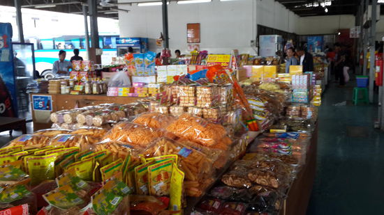 Busstation mit leckereien...  