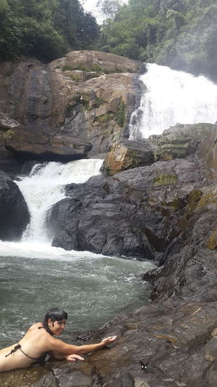 Wasserfall und im vordergrund Rocia..