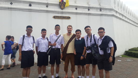 Diese Studenten haben mich um ihre englisch Kenntnisse zu verbessern zwei Stunden durch Bangkok geführt...  