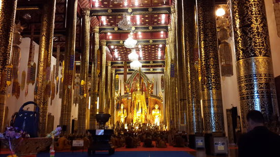 Zeremonie in einem größeren Tempel...