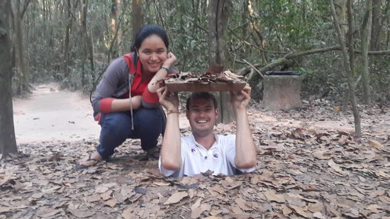Durch einige Meter Tunnel durfte man krabbeln...
