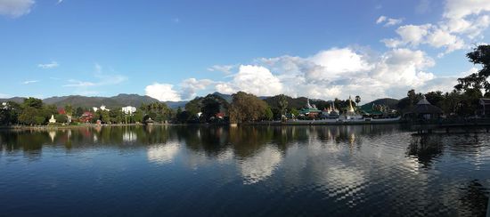 Mitten in Mae Hong Son ist ein kleiner See...