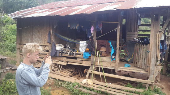 Die Hütte in der wir schliefen, im Vordergrund Laurenz...