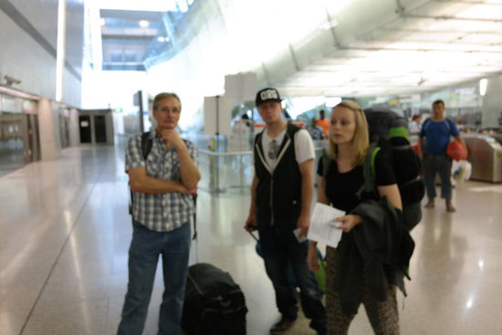 Warten auf die MRT vom Airport nach China Town.