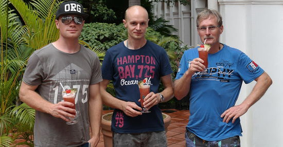 Ein MUSS, der Singapur Sling im Rafles Hotel (der teuerste Cocktail den wir je getrunken haben (27 SGD $))!