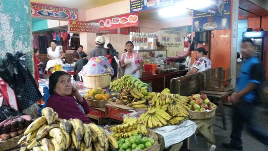 Marktfrauen ungefragt fotografiert.