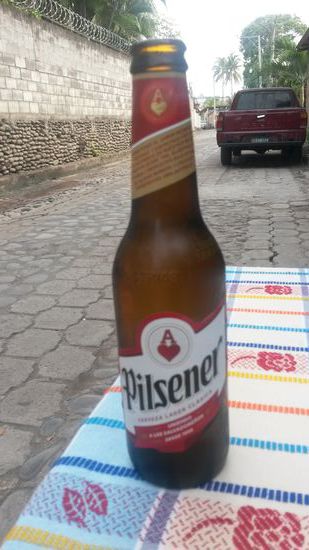 Keine Verständigungsschwierigkeiten bei der Bierbestellung in El Salvador.