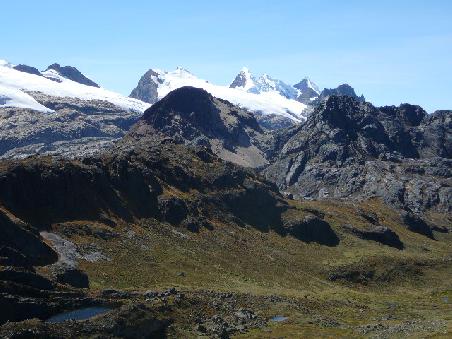 Blick auf eine andere naheliegende Cordillera