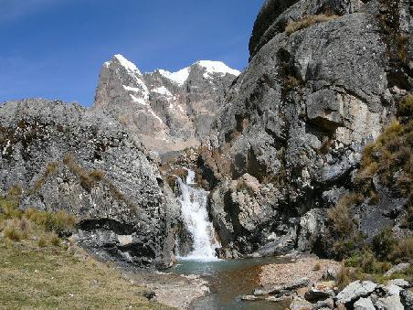 Wasserfall auf dem Weg zum Camp.