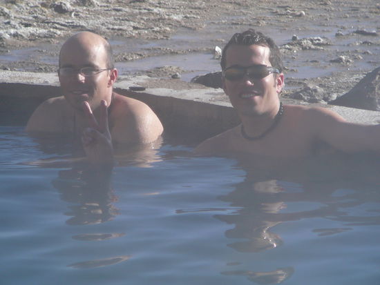 Durch die vulkanischen Aktivitäten konnten wir ein Bad in heissem Wasser (35-40 Grad) auf ca. 4000 m.ü.M geniessen.