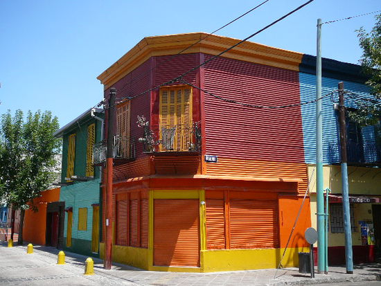 La Boca mit seinen vielen farbigen Häusern.