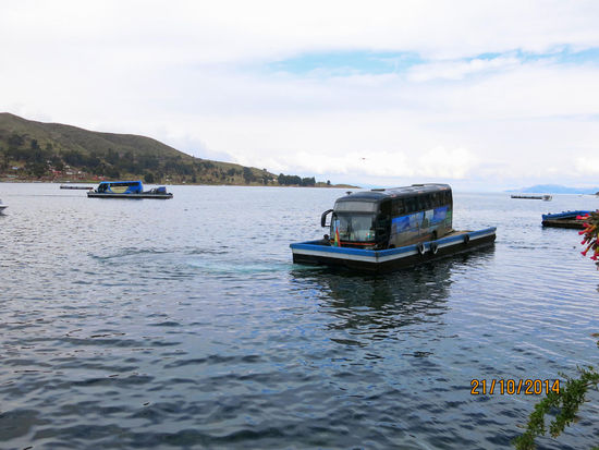 Überfahrt Titicacasee, einmal der Bus und mit einer anderen Fähre die Touris