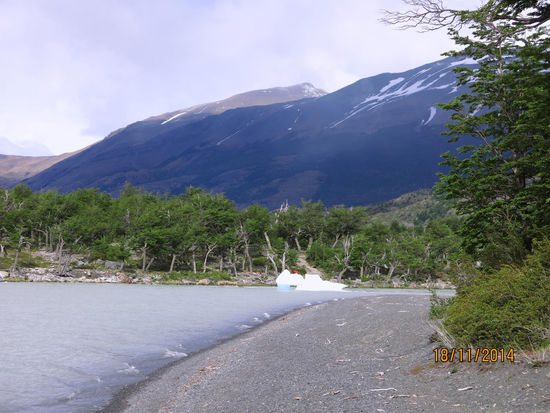 Eisberg voraus  am Lago Dickson