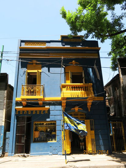 Fan-Haus in Vereinsfarben