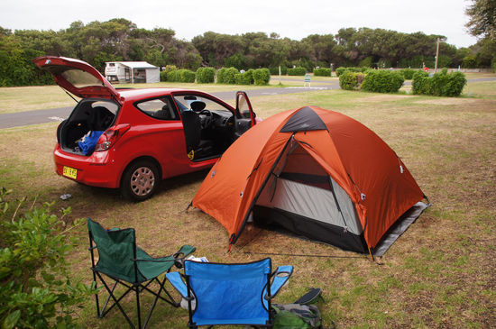 das neue Auto samt Zelt und Campingsesseln - unser Zuhause auf Zeit 