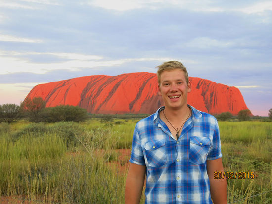 Daniel vorm Uluru