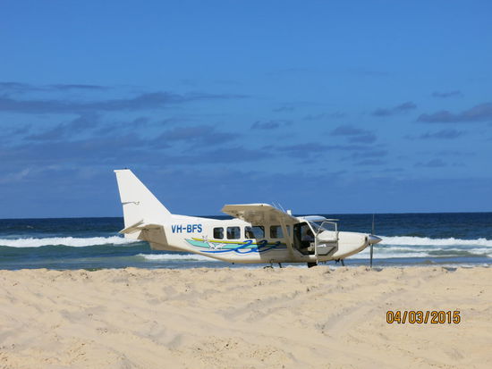 wer möchte kann auch Rundflüge mit Start und Landung am Sanstrand buchen