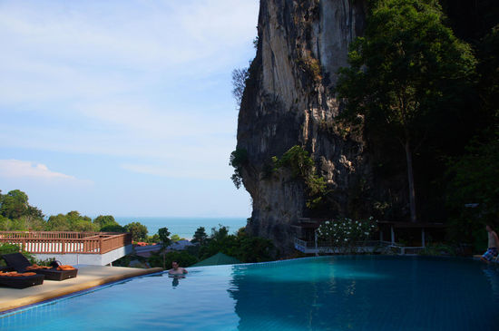 Pool mit Wahnsinns-Aussicht