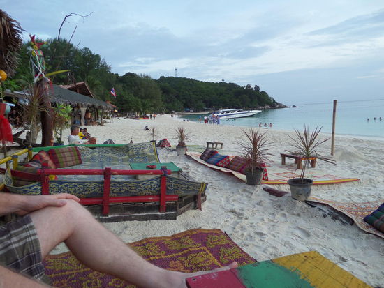 So siehts abends vor den Bars aus - gemuetlich oda?