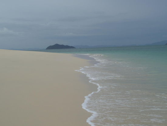 Menschenleerer Strand gleich ums Eck ...