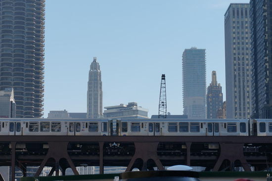 Ein kleiner Teil der Chicago-Skyline.
Im Vordergrund der Zug, mit dem wir in die Stadt gekommen sind.