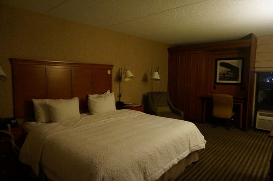 Schön, wenn man ein so großes Bett ganz für sich allein hat.