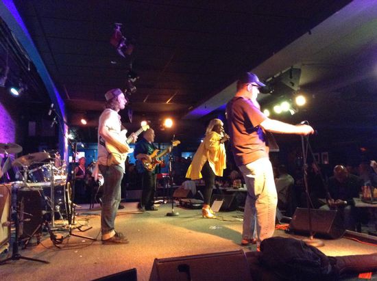 Hier einige Amateure mit Holly B. Maxwell.