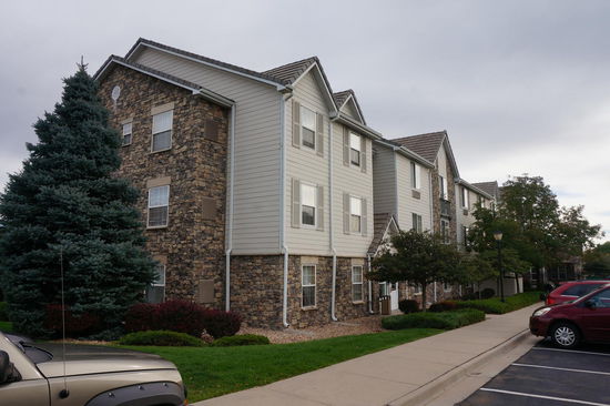 Unser Motel bei Denver. 
Wir hatten die Ecksuite im 1. Stock: Küche, Wohnzimmer, Bad und 2 Schlafzimmer.