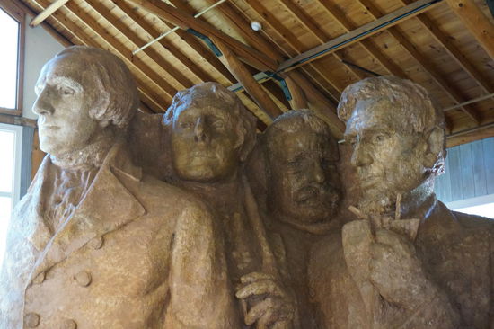 Hier ein Modell der Köpfe.