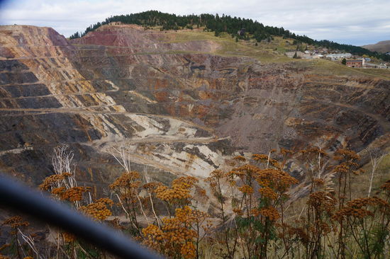Hier ein Blick auf den oberen Teil der Mine.
Normalerweise kann man tiefer in die Mine schauen, allerdings wird an dem Aussichtspunkt gerade das neue Visitor Center gebaut.