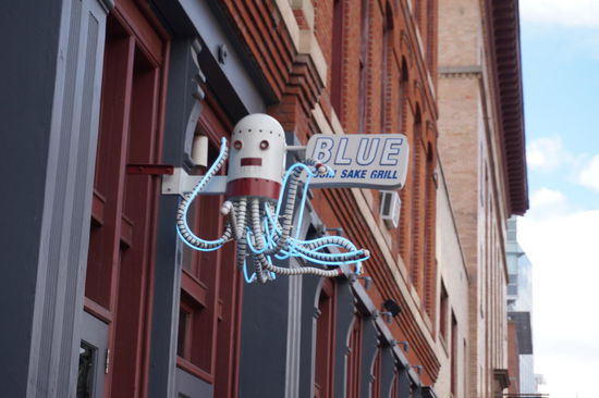 ... oder interessante Hinweisschilder.