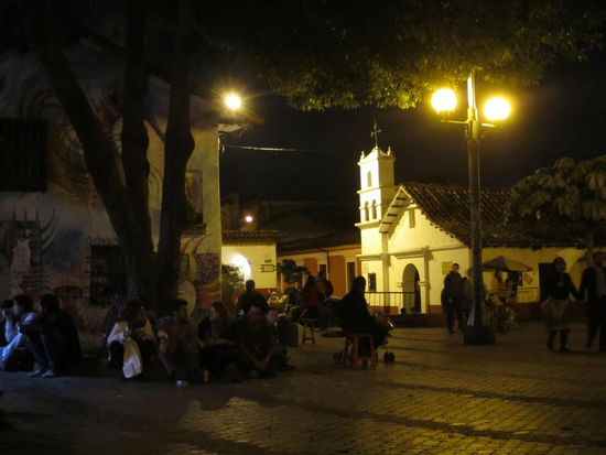 Kleiner Plaza in der Naehe von unserem Hostel