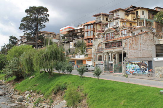 "schwebende" Haeuser aus der Kolonialzeit