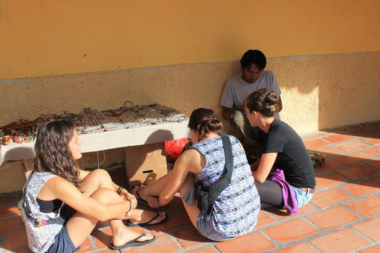 Maeggi beim Artesania-Shopping in Vilcabamba