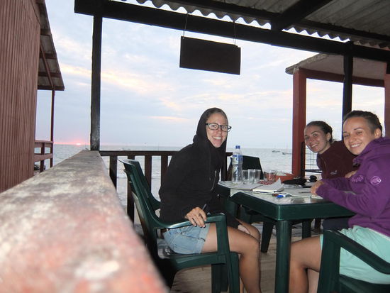 Auf der Terrasse von unserem Hostel in Colán