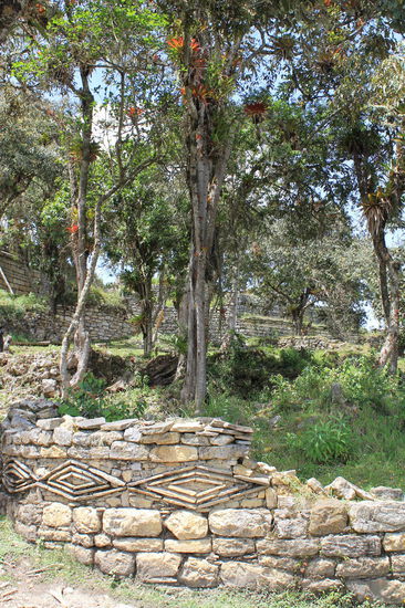 Die rautenfoermigen Elemente repraesentieren die Gleichheit der Bewohner_innen