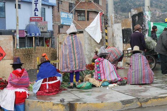 Frauen beim Blumen verkaufen