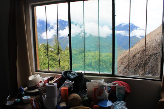 Der Blick aus unserem Hostelzimmer. Wie man sieht ist Klopapier ein wichtiger Bestandteil unseres Gepaecks in Bolivien geworden