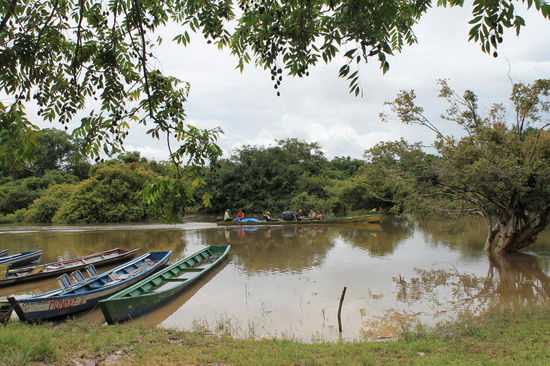 Mit einem dieser Boote sind wir den ganzen Tag auf der Pampastour durch die Gegend gefahren