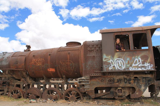 "Friedhof der Eisenbahnen" - die Eisenbahnen gehoeren zu den aeltesten Suedamerikas, da das Silber aus den Minen in Bolivien in Potosi ueber Uyuni ans Meer in Argentinien transportiert wurde.