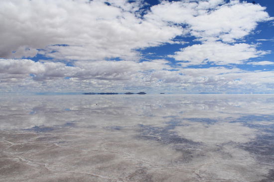 Wenn die Salzwueste nicht unter Wasser, besteht die ganze Wueste aus diesen Salzformationen.