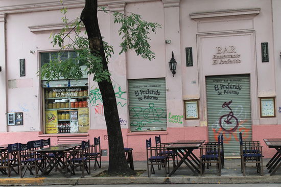 Restaurant und Lebensmittelladen in Palermo
