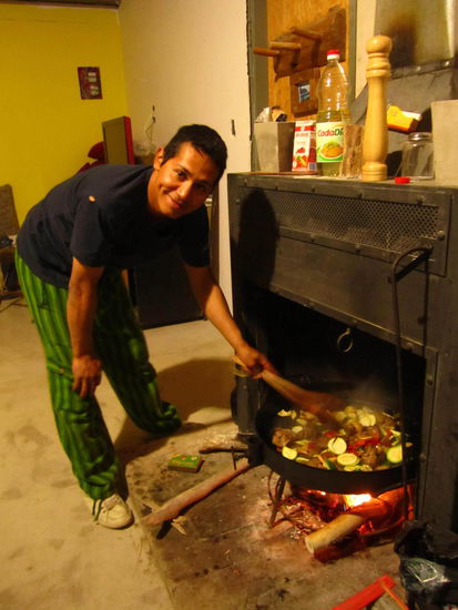 Federico beim Abendessen machen