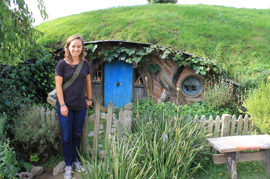 Die Huetten sind unterschiedlich gross, damit die Figuren in den Filmen unterschiedlich gross wirken