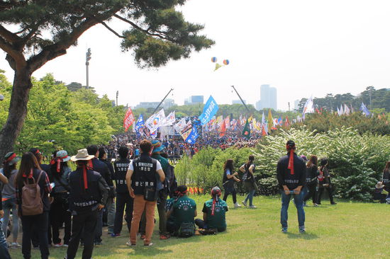 1. Mai - Gewerkschaftsparade im Yeouido-Park